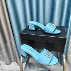 MULE SLIDE SANDAL IN SKY BLUE LAMBSKIN