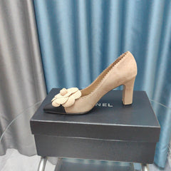 CC HIGH HEELS 80 MM IN TAN BEIGE SUEDE AND BLACK CALFSKIN WITH FLOWER