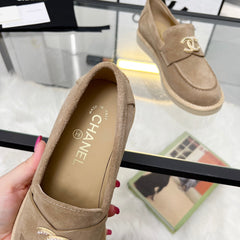 CC PEARL LOGO LOAFERS IN CINNAMON BROWN SUEDE