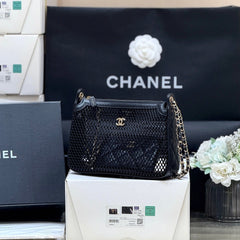 MESH POUCH 20 IN BLACK EFFECT LAMBSKIN WITH GOLD HARDWARE