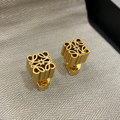 ANAGRAM STUD EARRINGS GOLD