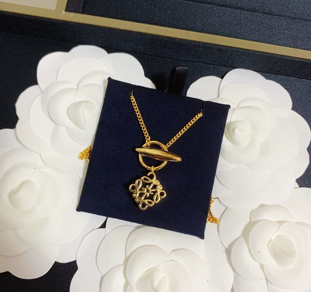 ANAGRAM PEDANT GOLD NECKLACE