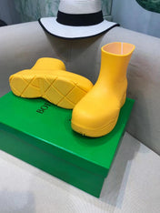 PUDDLE ANKLE BOOT IN BRIGHT YELLOW RUBBER
