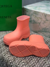 PUDDLE ANKLE BOOT IN PUNCH PINK RUBBER