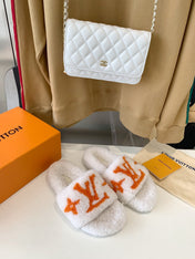 LV WOMEN'S PASEO FLAT SLIPPER IN WHITE FLEECE WITH ORANGE LOGO