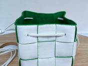 SMALL CASSETTE BUCKET 18 IN WHITE AND GREEN LINING CALFSKIN