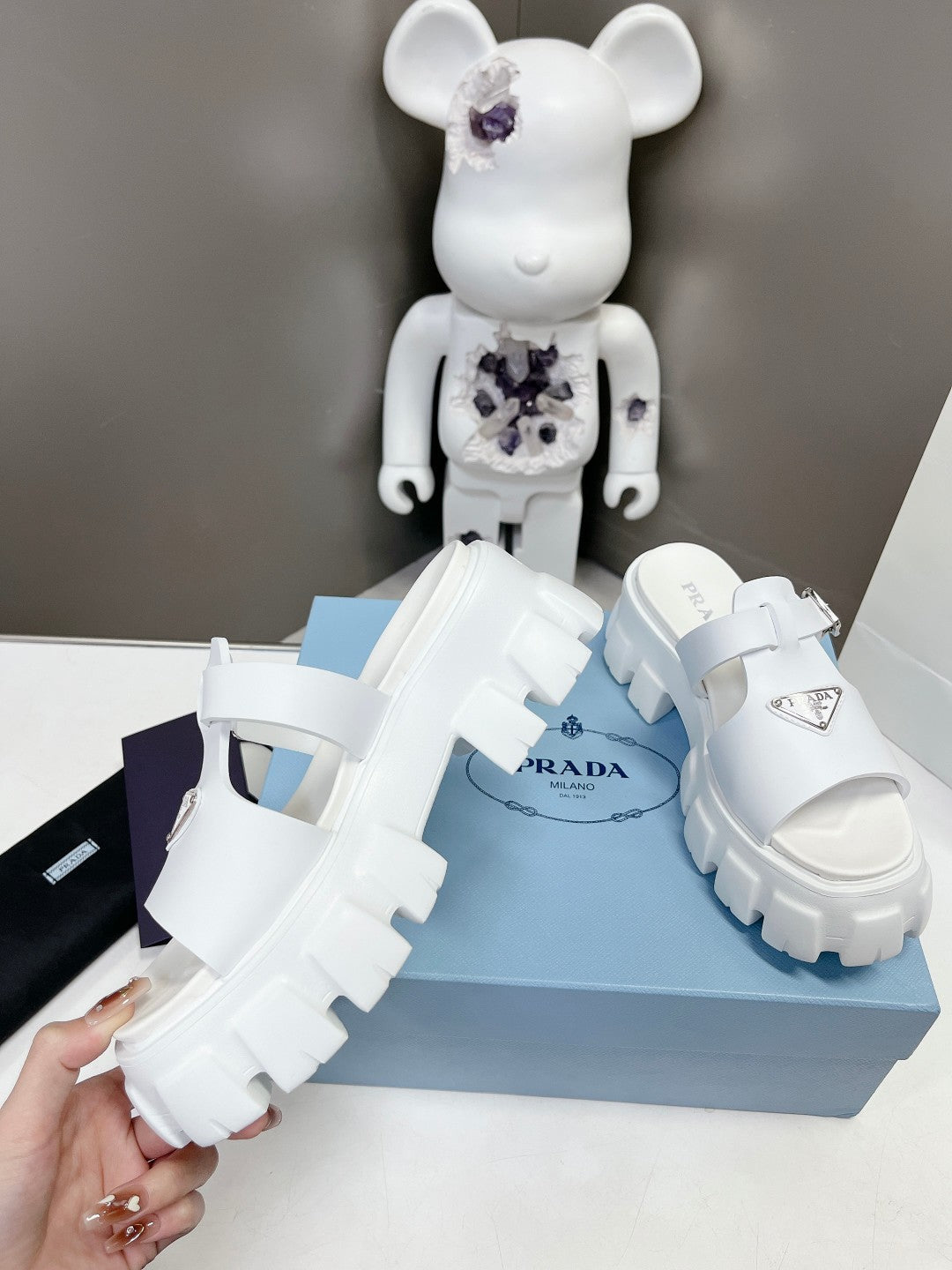 MONOLITH SLIPPER SANDALS IN WHITE RUBBER