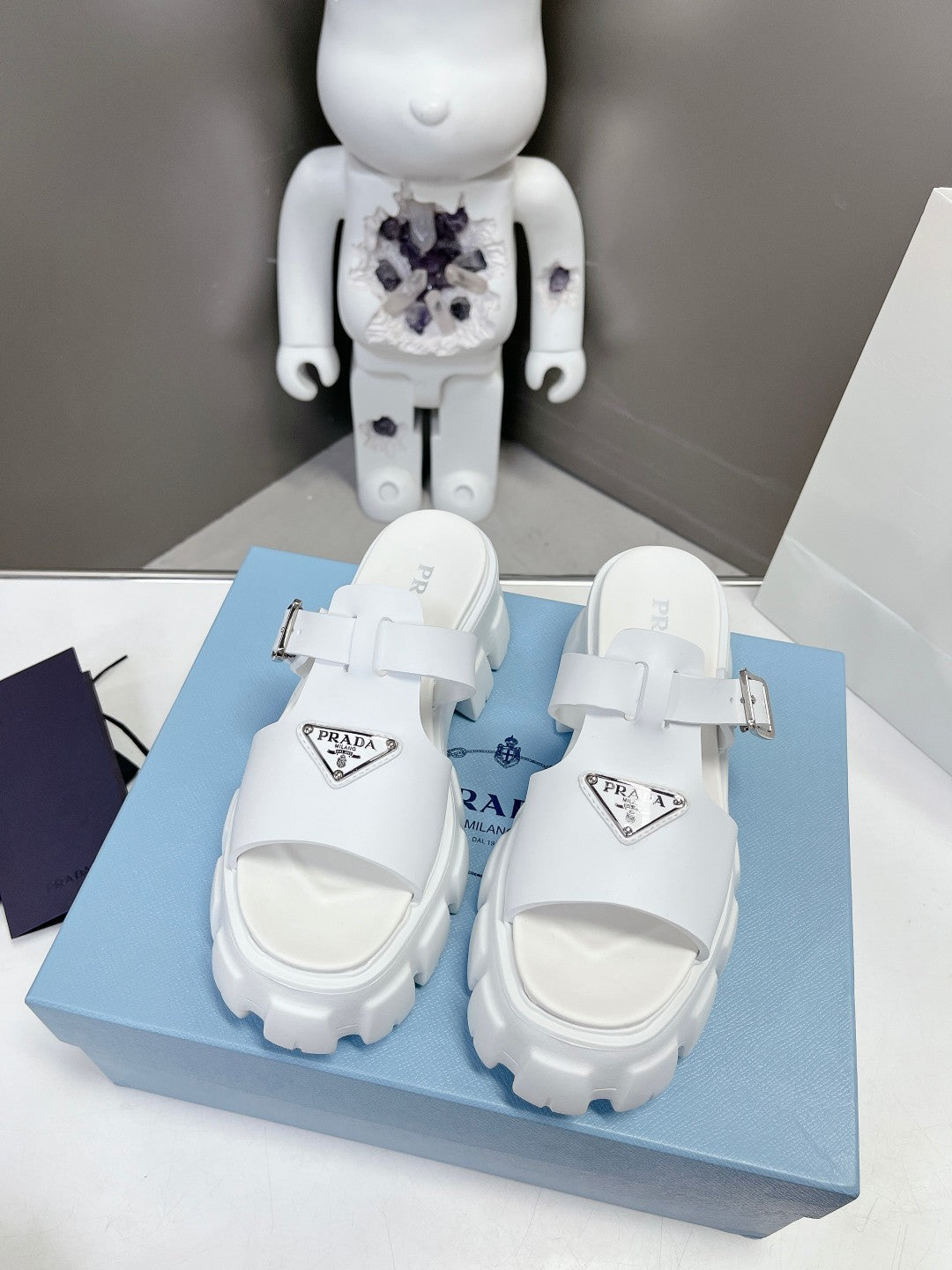 MONOLITH SLIPPER SANDALS IN WHITE RUBBER