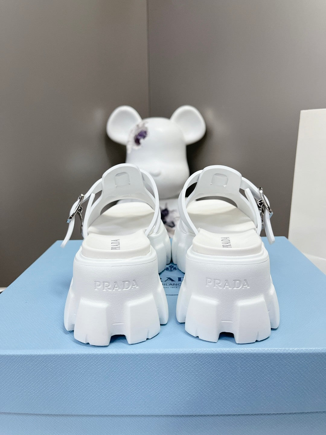 MONOLITH SLIPPER SANDALS IN WHITE RUBBER