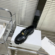 MARGARET CHUNKY LOAFER WITH FRINGES AND TRIOMPHE CHAIN IN POLISHED BULL GLOSSY BLACK