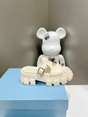 MONOLITH SLIPPER SANDALS IN BEIGE RUBBER