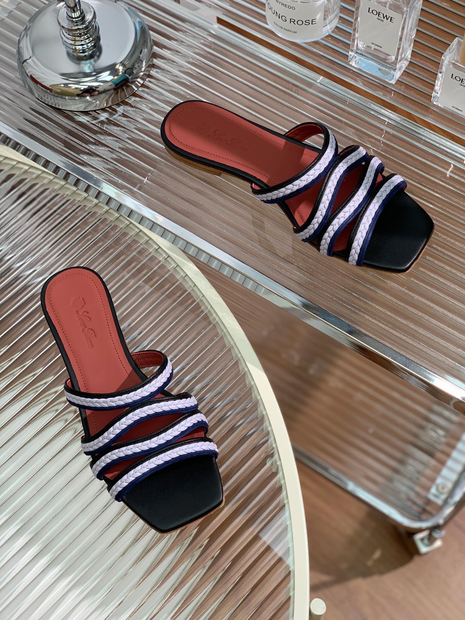 LP SPRIGHTLY CHARMS FLAT SANDAL WHITE AND BLACK CALFSKIN