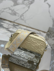 CAMERA BAG 23 IN CREAM WRINKLED LAMBSKIN