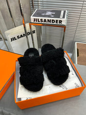 CHYPRE SLIPPERS IN BLACK LAMB WOOL