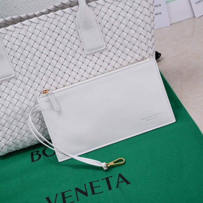 Large Cabat 45cm White Lambskin Ghw