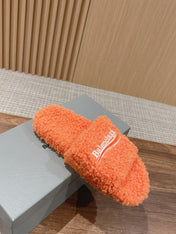 FURRY SLIDES IN ORANGE CURLY SHEARLING