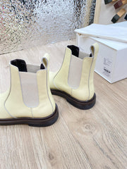 ANKLE BOOTS IN WHITE PATENT CALFSKIN