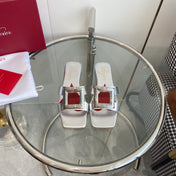 VIV' BY THE SEA LOVE METAL MULES IN SILVER PATENT CALFSKIN