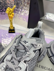 3XL SNEAKER IN ALL GRAY MESH AND POLYURETHANE