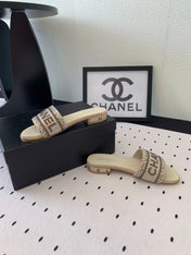 CC RHINESTONE LETTER SLIPPERS BEIGE LAMBSKIN