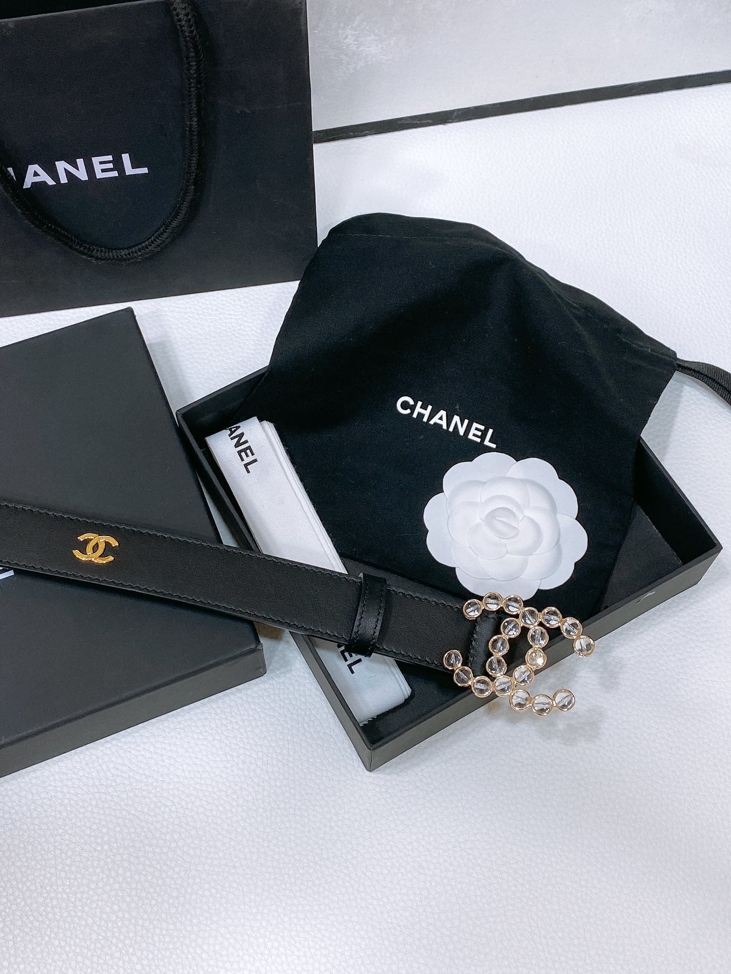 CC BELT 30 MM IN BLACK CALFSKIN PEARL LOGO WITH GOLD HARDWARE