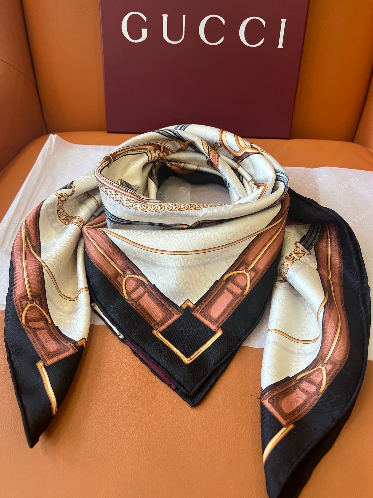 GUCCI 25S SCARF 90 IN SILK 679800