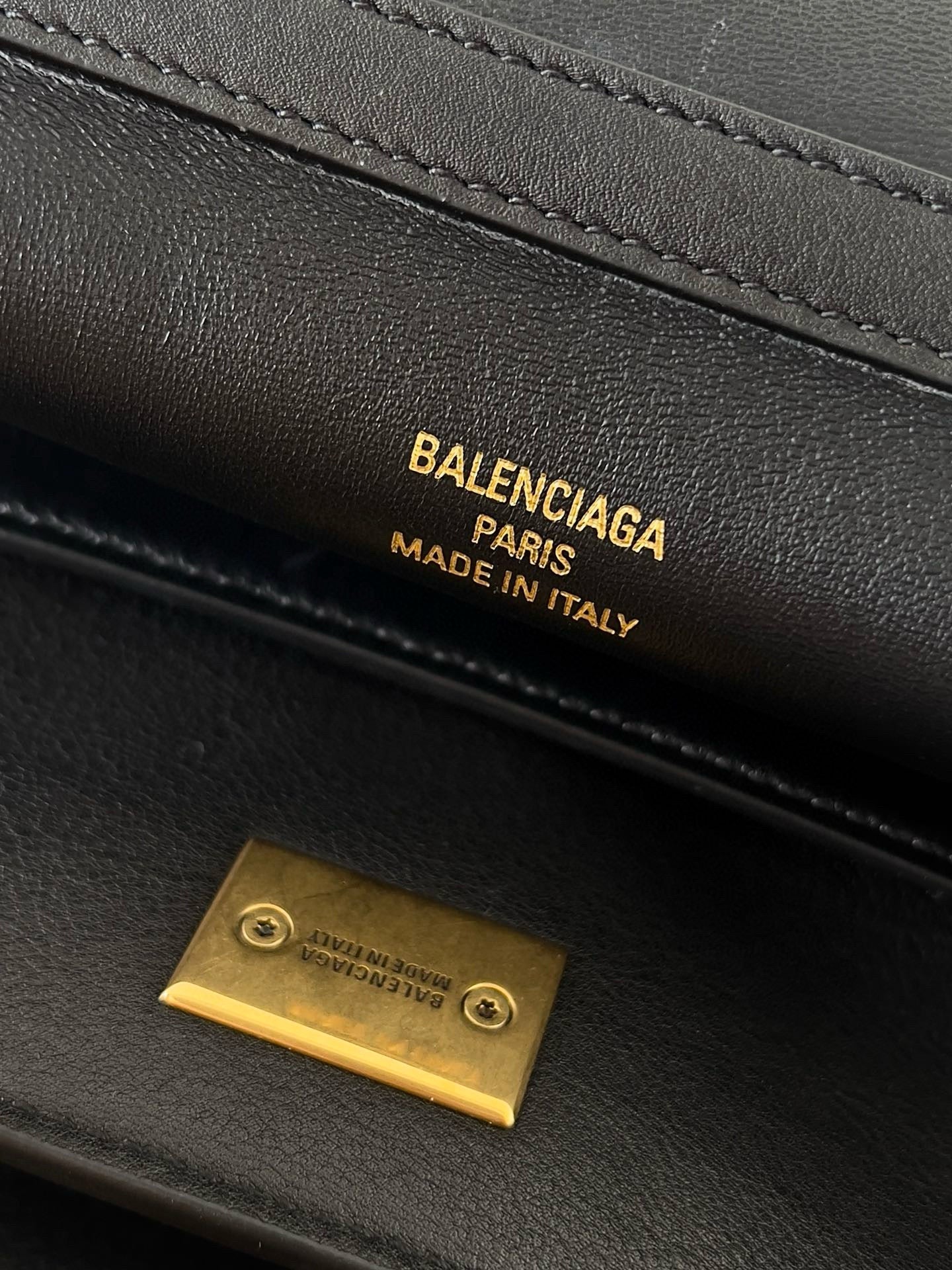 RODEO MEDIUM BAG 35 IN BLACK SMOOTH CALFSKIN GOLD HARDWARE