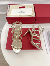 ROCKSTUD 100 GOLD METALLIC CALFSKIN ANKLE STRAP HIGH SANDAL