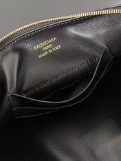 RODEO SHOULDER BAG 22 IN BLACK CALFSKIN GOLD HARDWARE