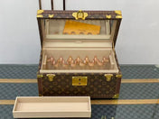 LV MAKEUP CASE 42 IN MONOGRAM PATTERN WITH MIRROR TP2