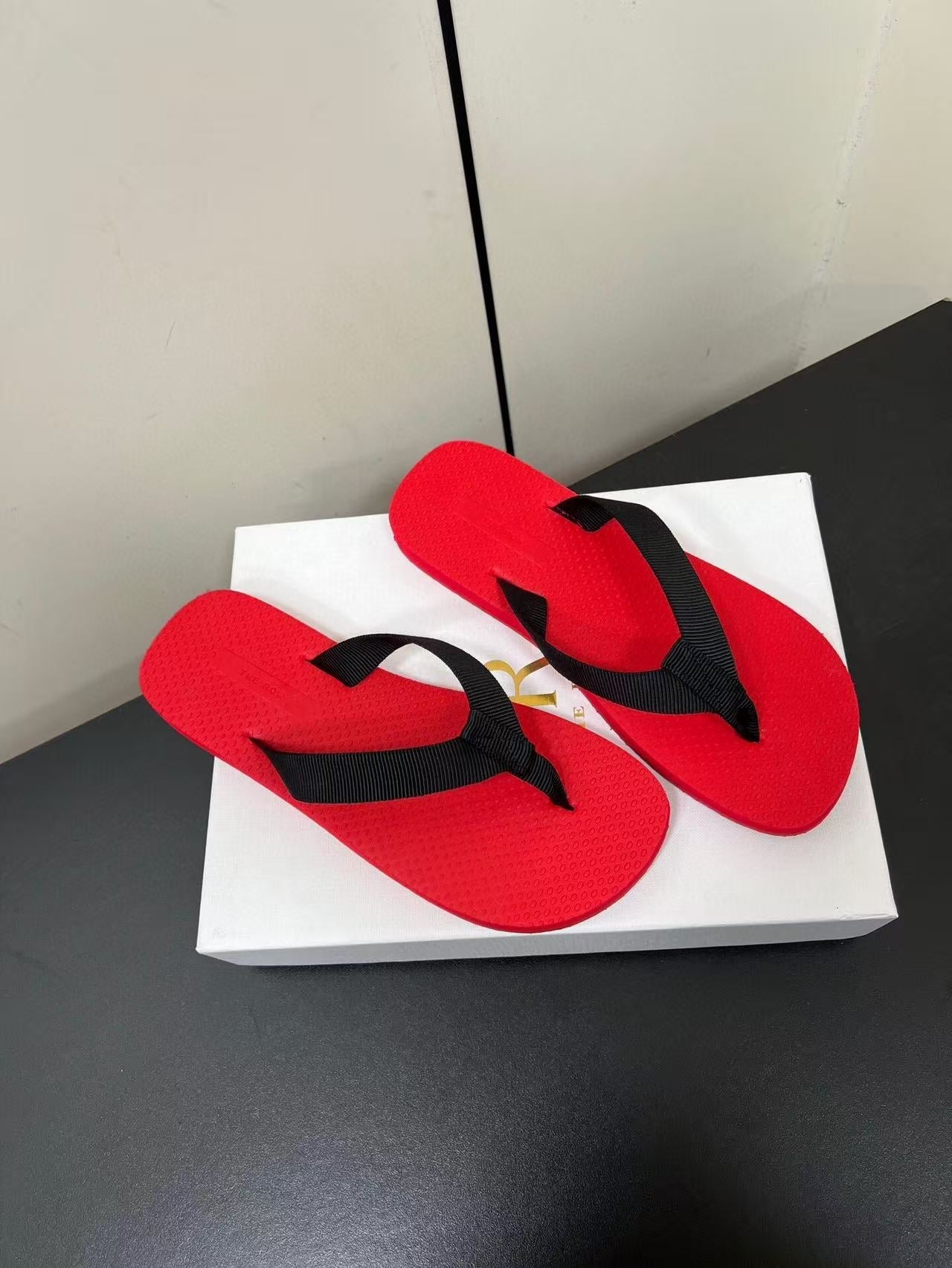 THE ROW THICK-SOLED FLIP FLOPS IN RED RUBBER