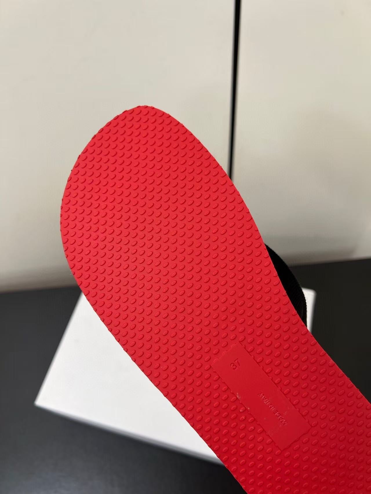 THE ROW THICK-SOLED FLIP FLOPS IN RED RUBBER