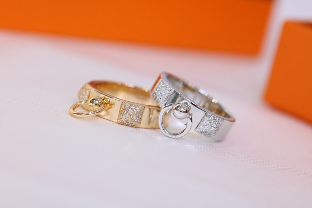 H COLLIER DE CHIEN DIAMOND ROSE GOLD BAND RINGS
