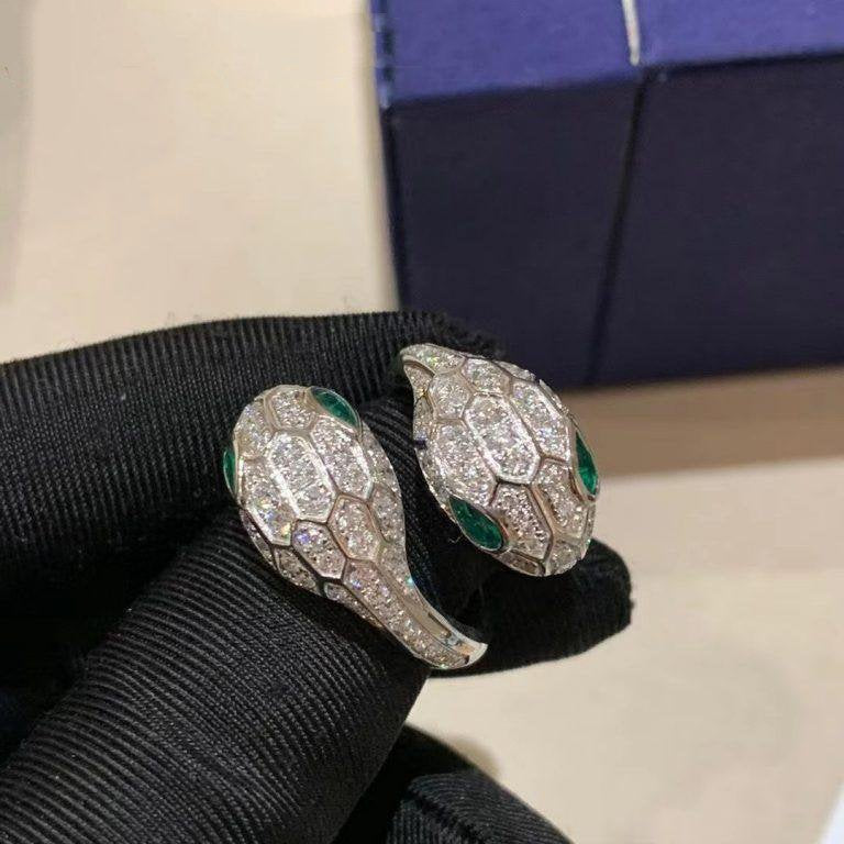 bulgari-serpenti-seduttori-18-kt-white-gold-double-head-ring-set-with-emerald-_1_262f51d7-e6b4-49f7-ad20-a37bc6721112.jpg