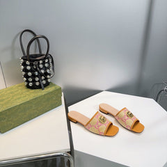 GG MATELASSÉ CANVAS SLIDES PINK LOGO