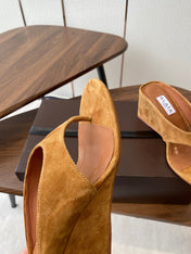 ALAIA WEDGE THONG SANDALS 25S IN BURNT ORANGE SUEDE