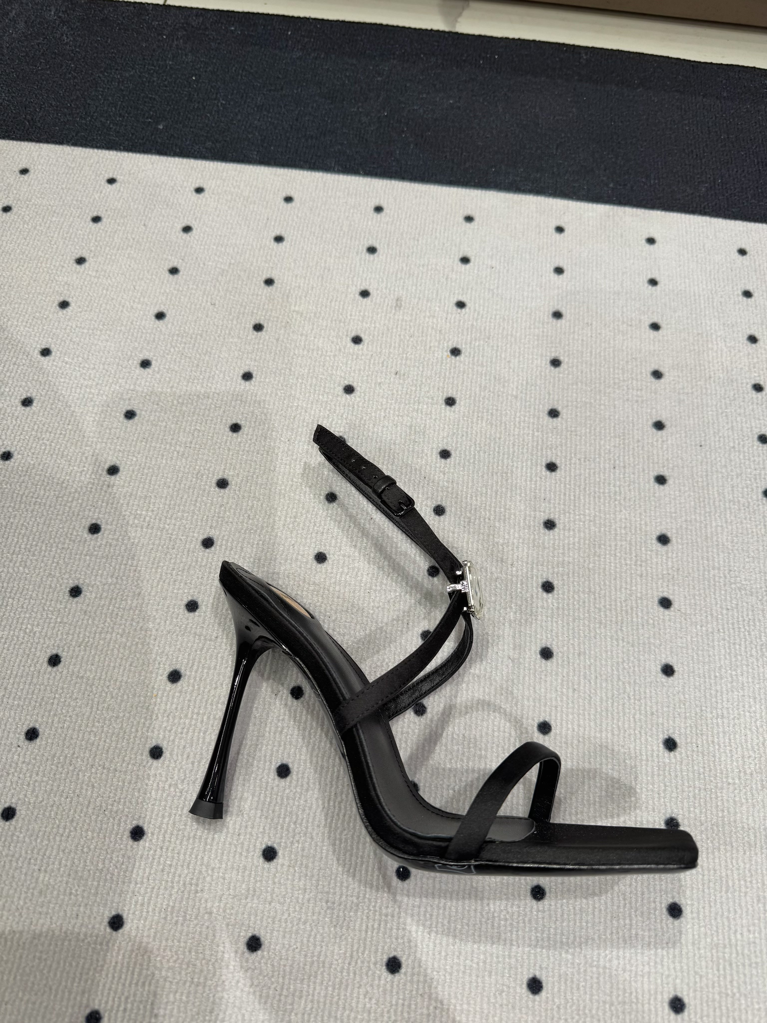 HIGH HEEL SANDALS IN BLACK SILK WTH STRAPS ATTACHED GEM