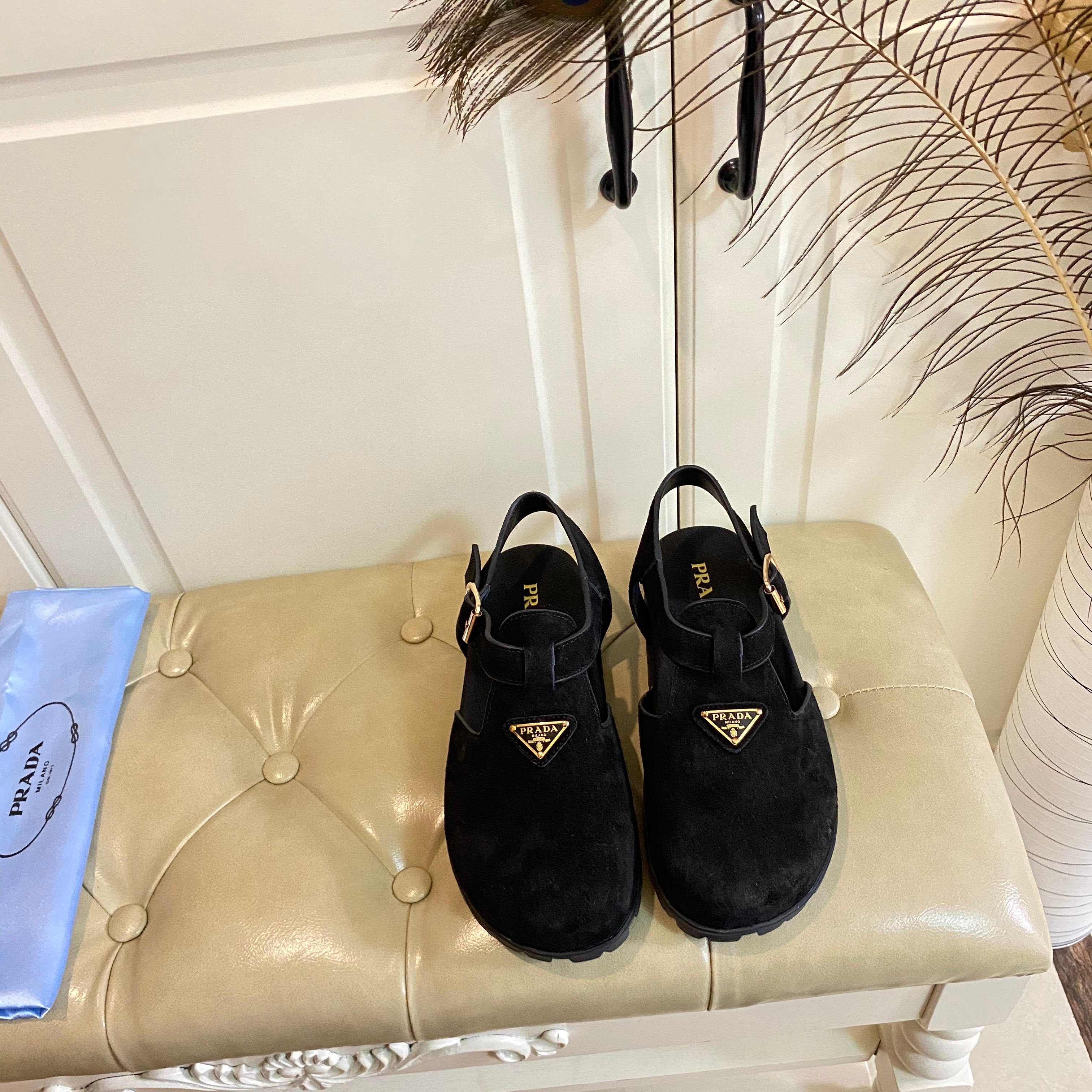 RUBBER SOLE SANDALS IN BLACK SUEDE