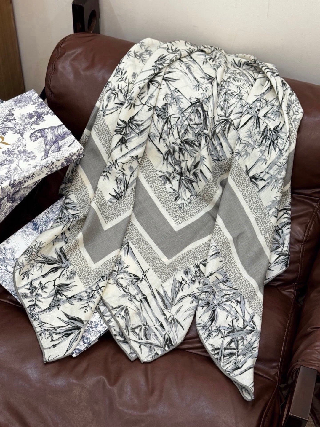 DIOR 26S SCARF 140CM IN CASHMERE SILK 304677
