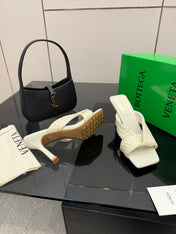 BOTTEGA VENETA 26S HEELED SANDALS 95 MM IN CREAM WHITE CALFSKIN AND RAFFIA