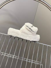 BALENCIAGA 25S SLIPPERS IN WHITE FAUX SHEARLING