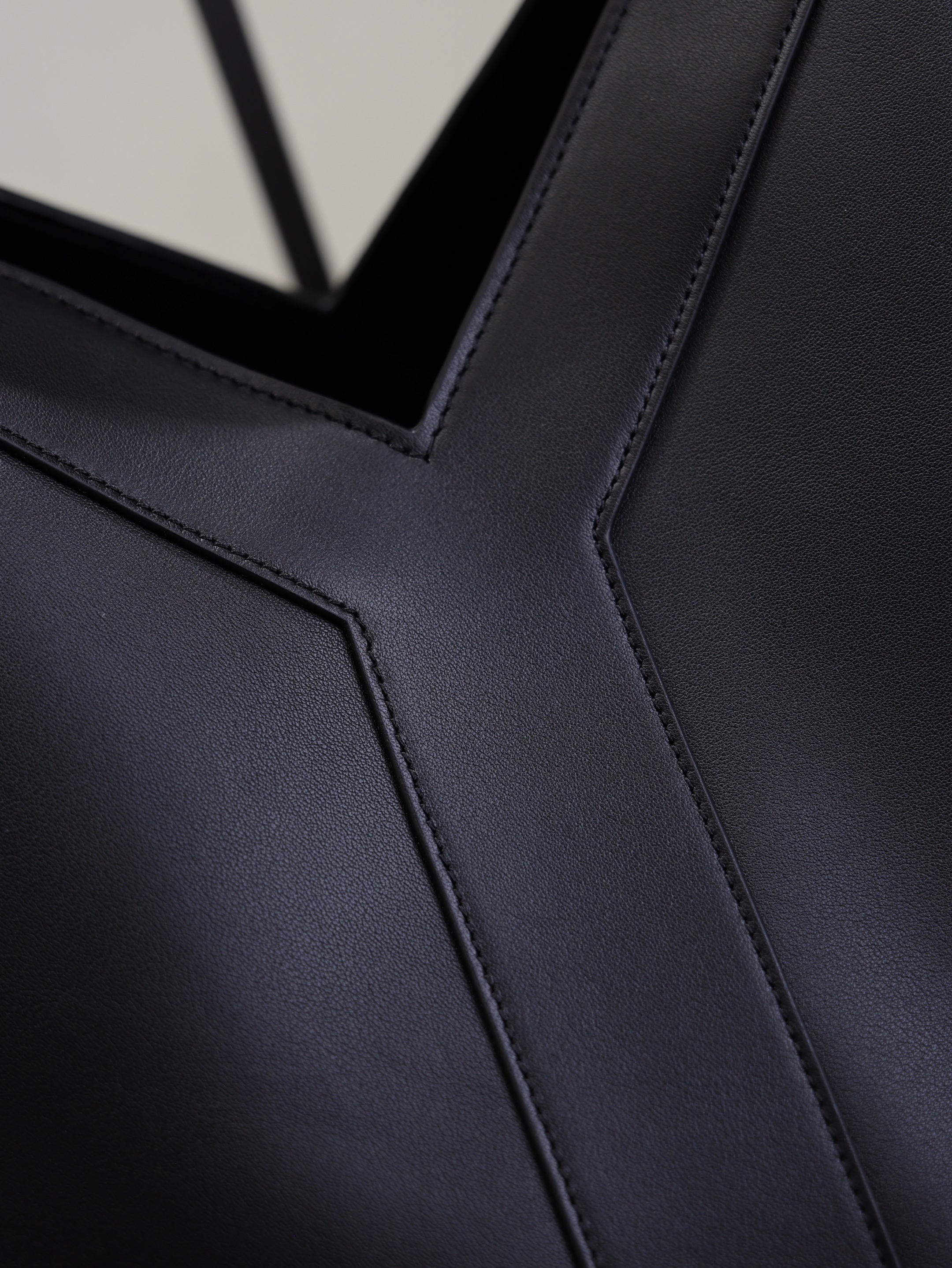 YSL 25S Y TOTE 50 IN BLACK CALFSKIN GOLD HARDWARE