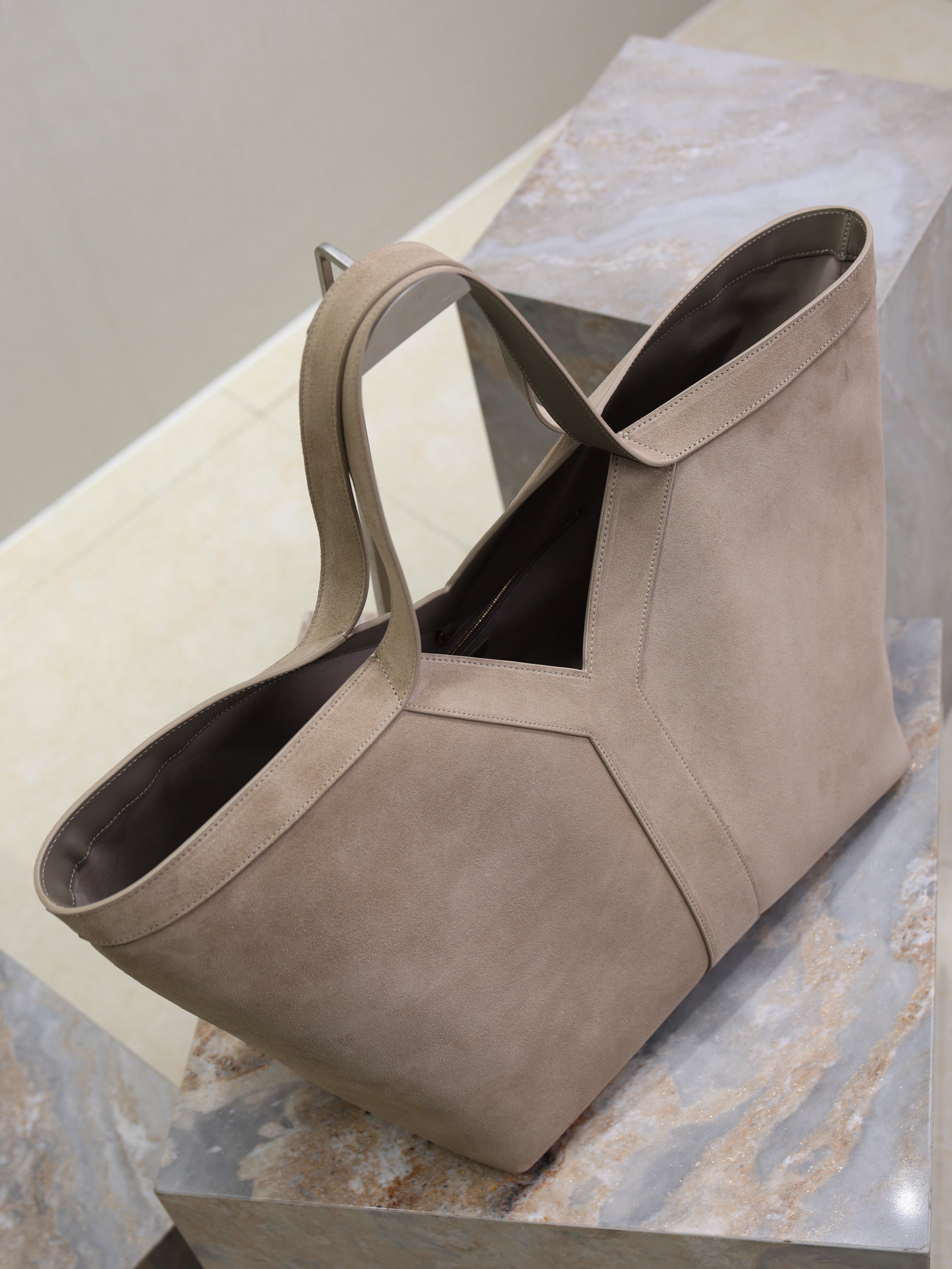 YSL 25S Y MAXI TOTE 50 IN DRY GRAIN SUEDE GOLD HARDWRE