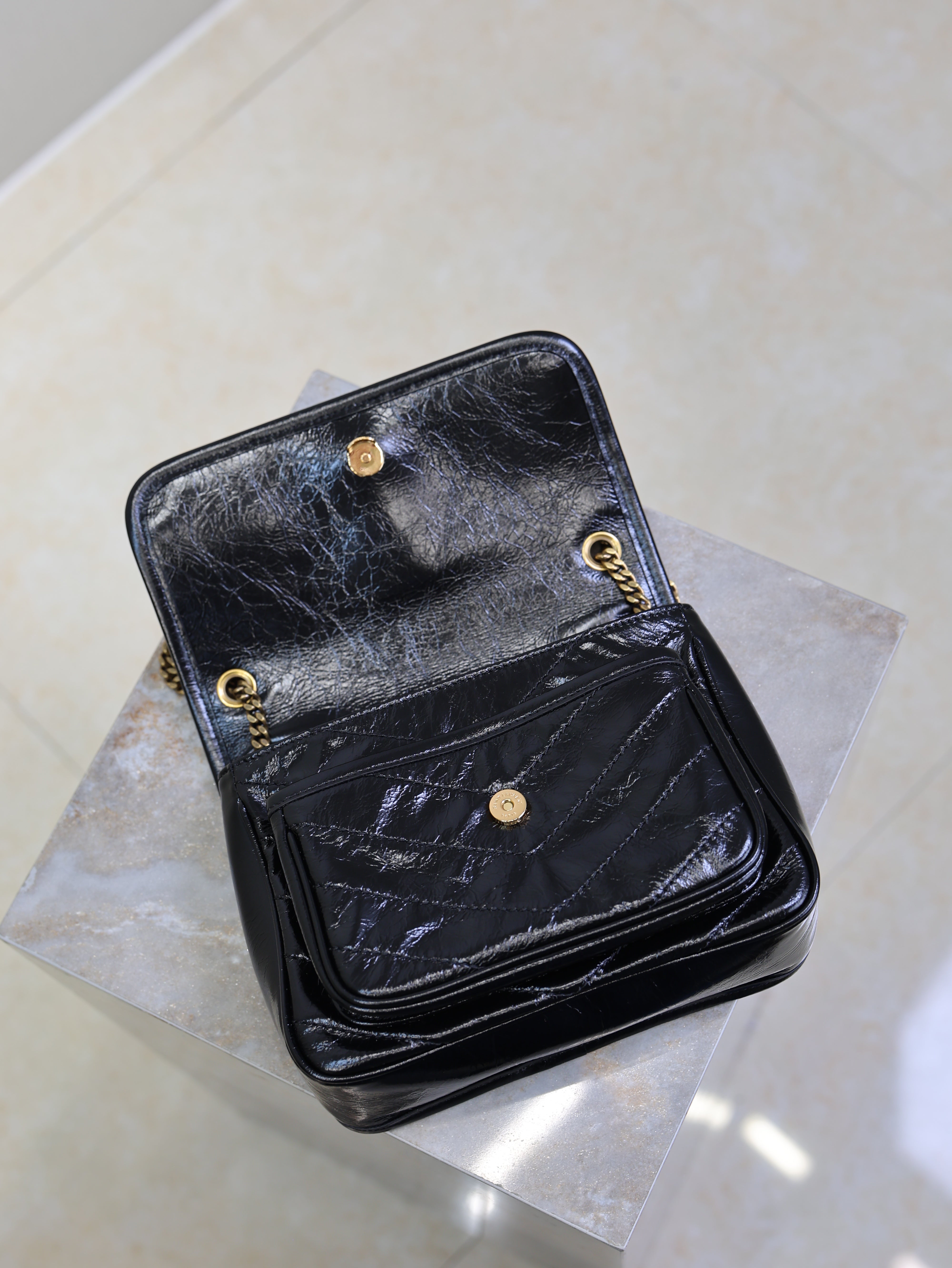 YSL 25S NIKI BAG 22 IN BLACK GLOSSY CALFSKIN GOLD HARDWARE