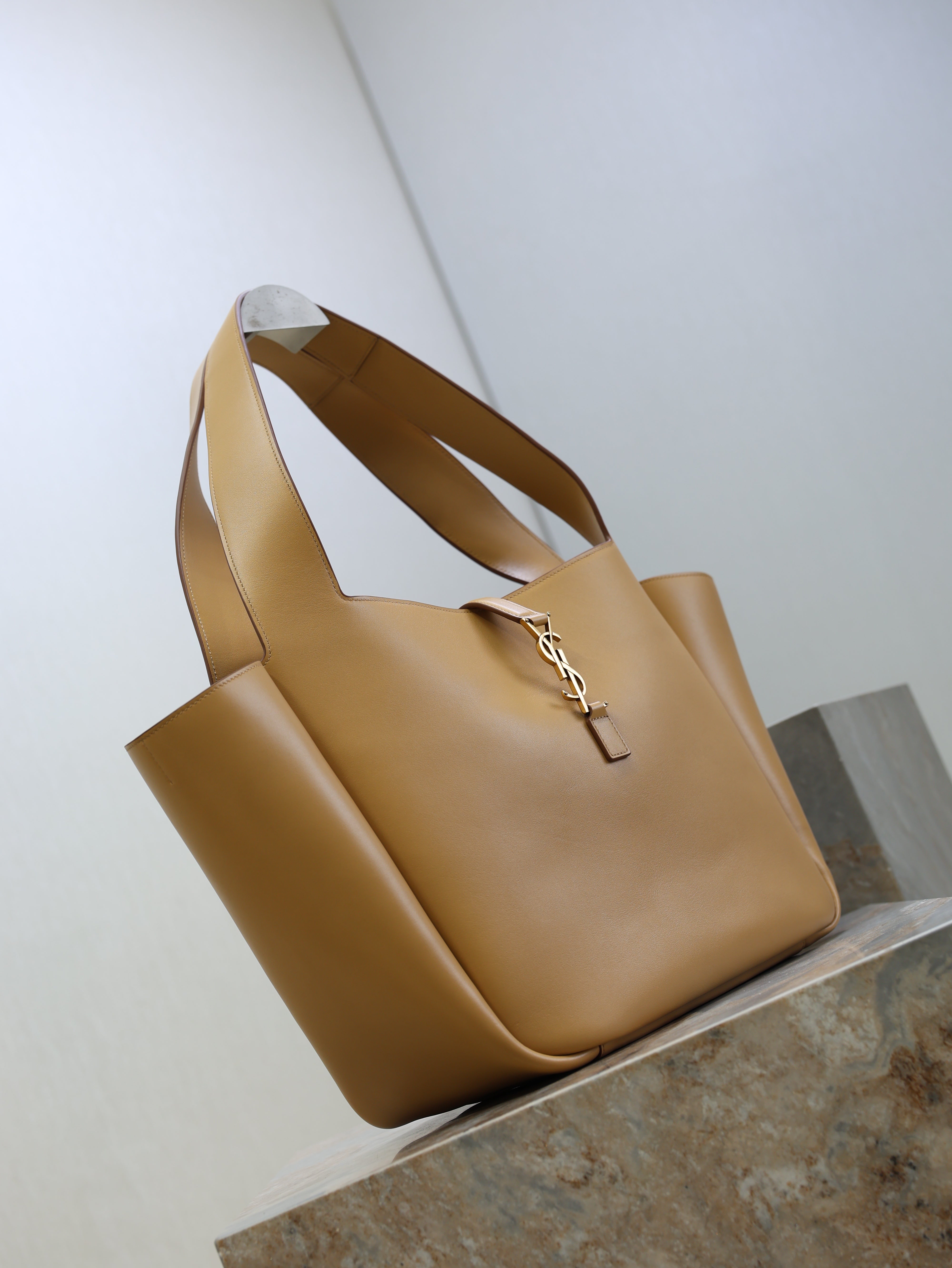 YSL 25S LE 5 À 7 BEA 50 IN DARK CARAMEL CALFSKIN GOLD HARDWARE