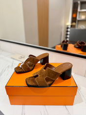HM 26S HELIA SANDAL 70MM IN CARAMEL BROWN SUEDE