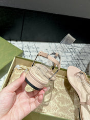 THONG SANDAL IN ALMOND BEIGE CALFSKIN WITH GOLD HARDWARE