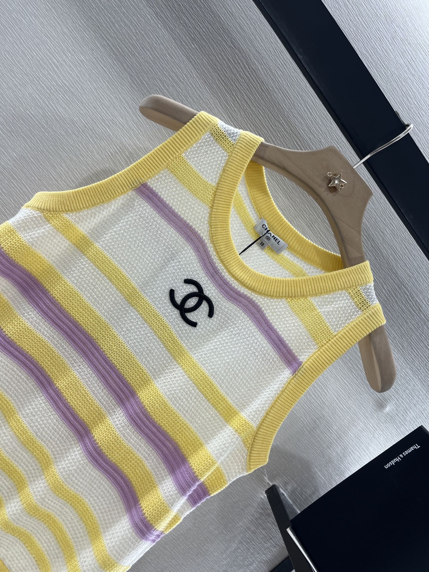 CHANEL STRIPED SLEEVELESS KNIT TOP 263403