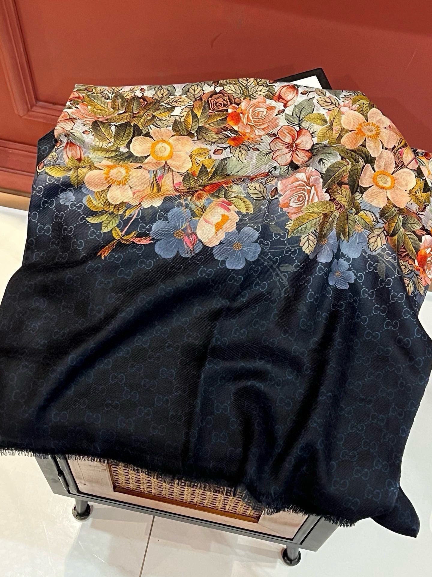 GUCCI 25S SCARF 200 IN CASHMERE 733883