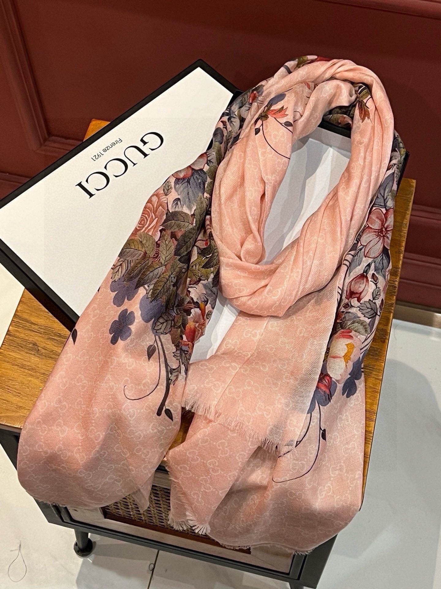 GUCCI 25S SCARF 200 IN CASHMERE 733885